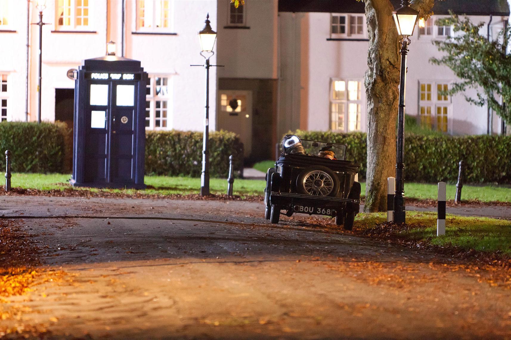 Matt Smith as Doctor Who filming the Christmas Special | Picture 87407